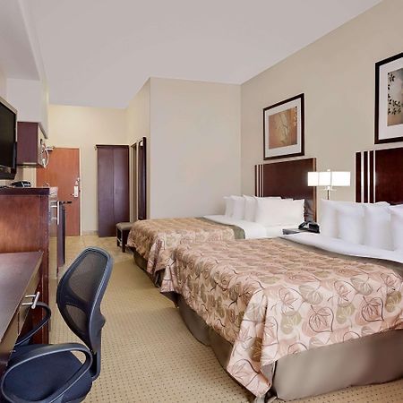 Ramada By Wyndham Lac La Biche Exterior foto