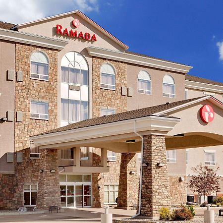 Ramada By Wyndham Lac La Biche Exterior foto