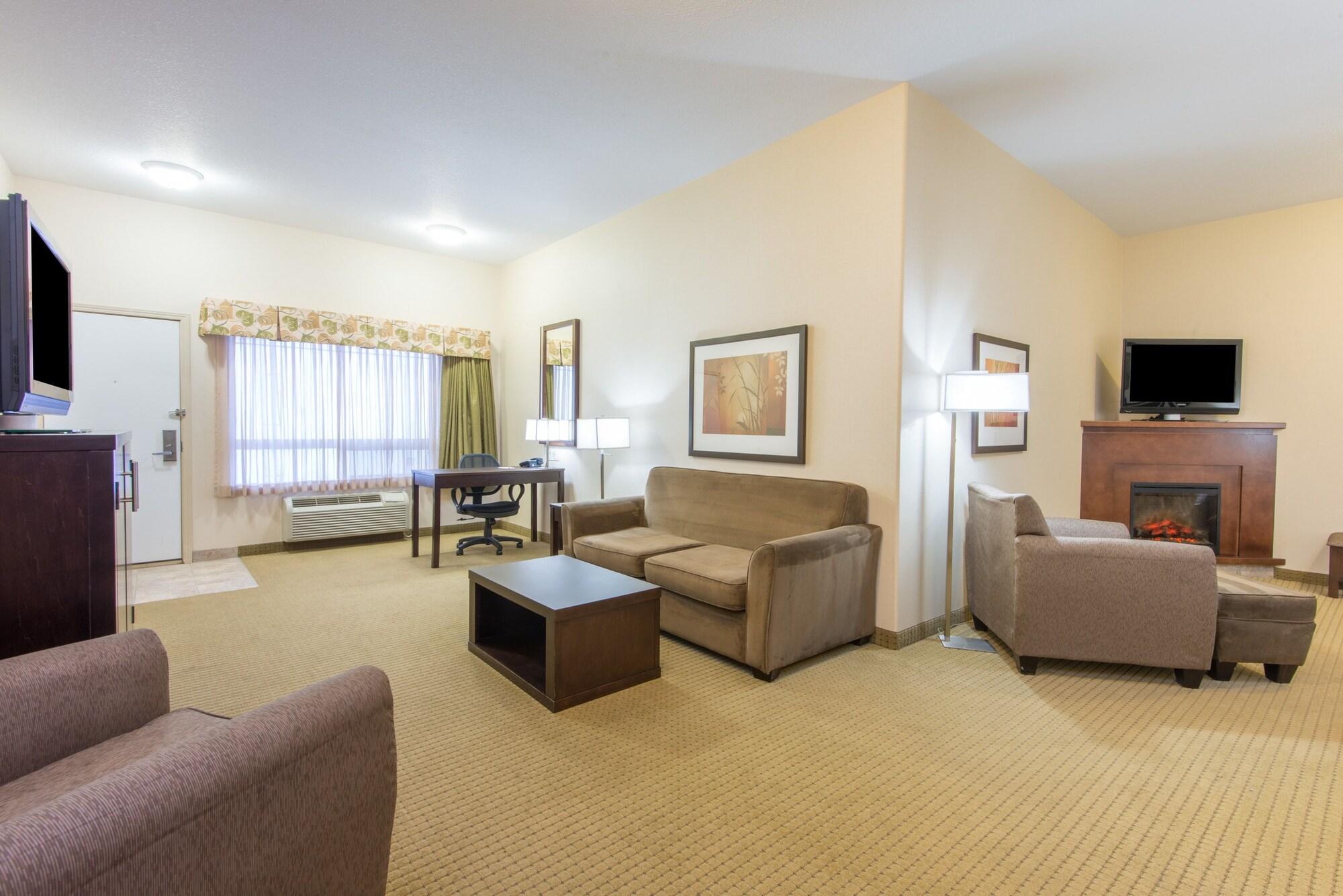 Ramada By Wyndham Lac La Biche Exterior foto