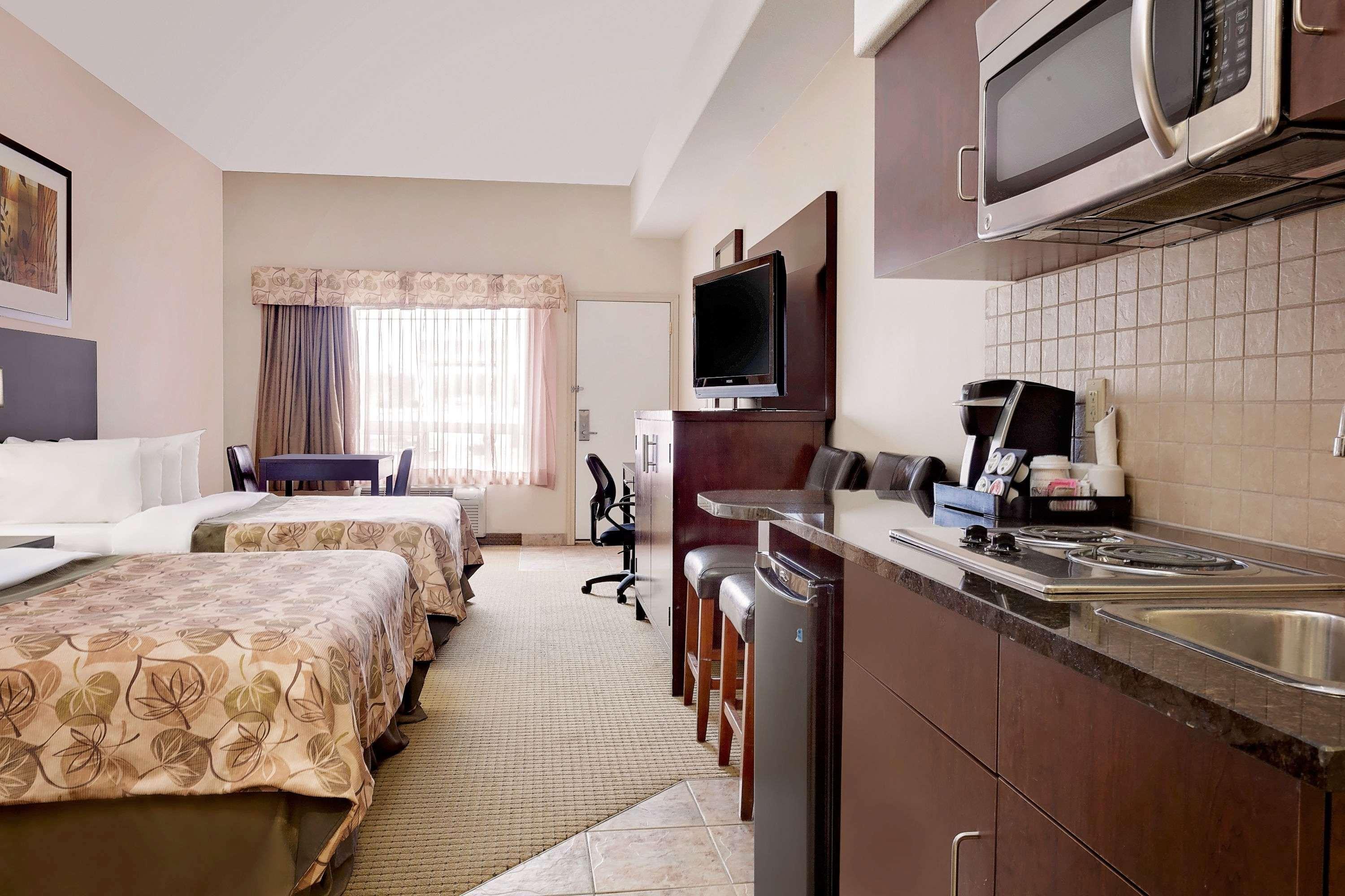 Ramada By Wyndham Lac La Biche Exterior foto