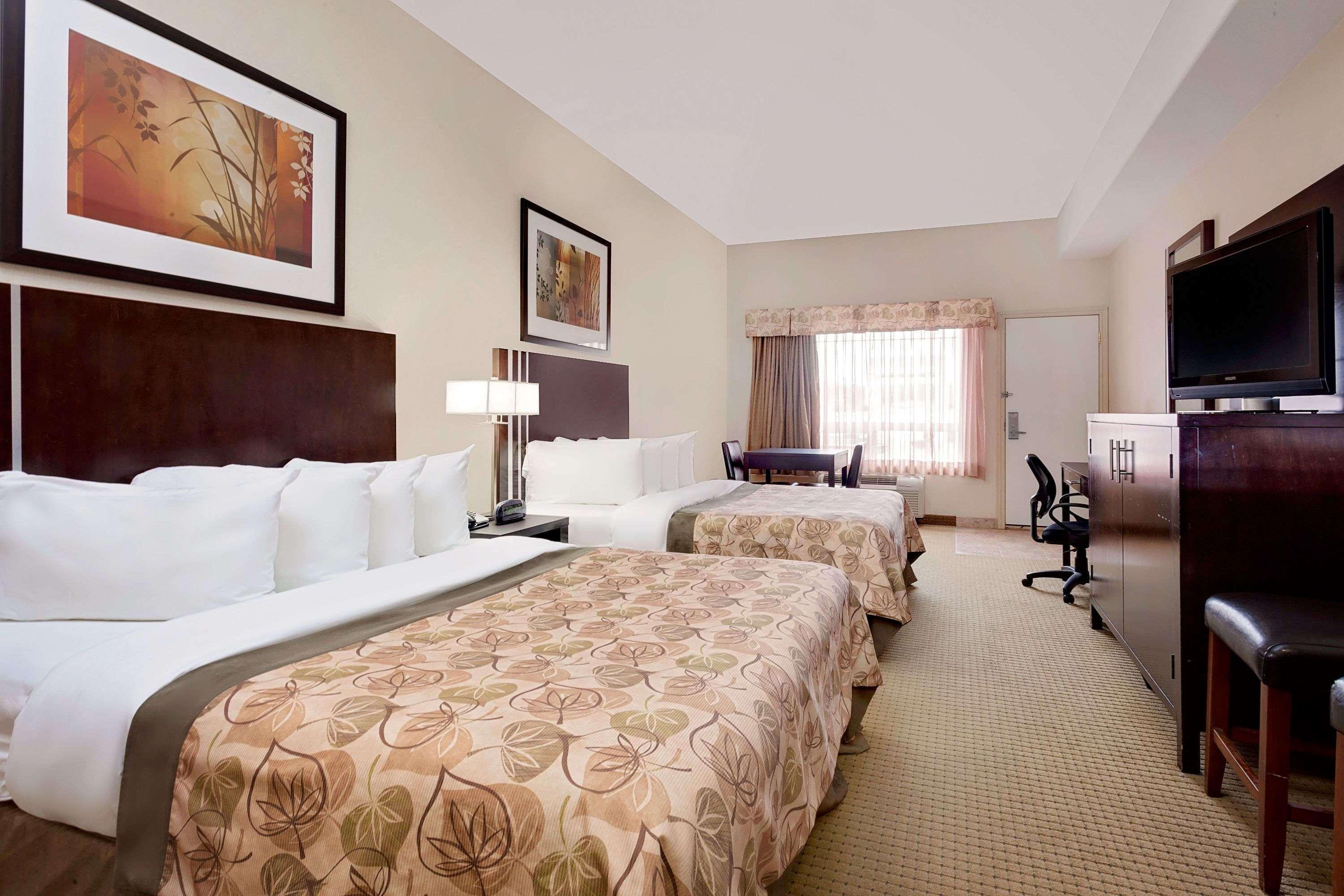 Ramada By Wyndham Lac La Biche Exterior foto