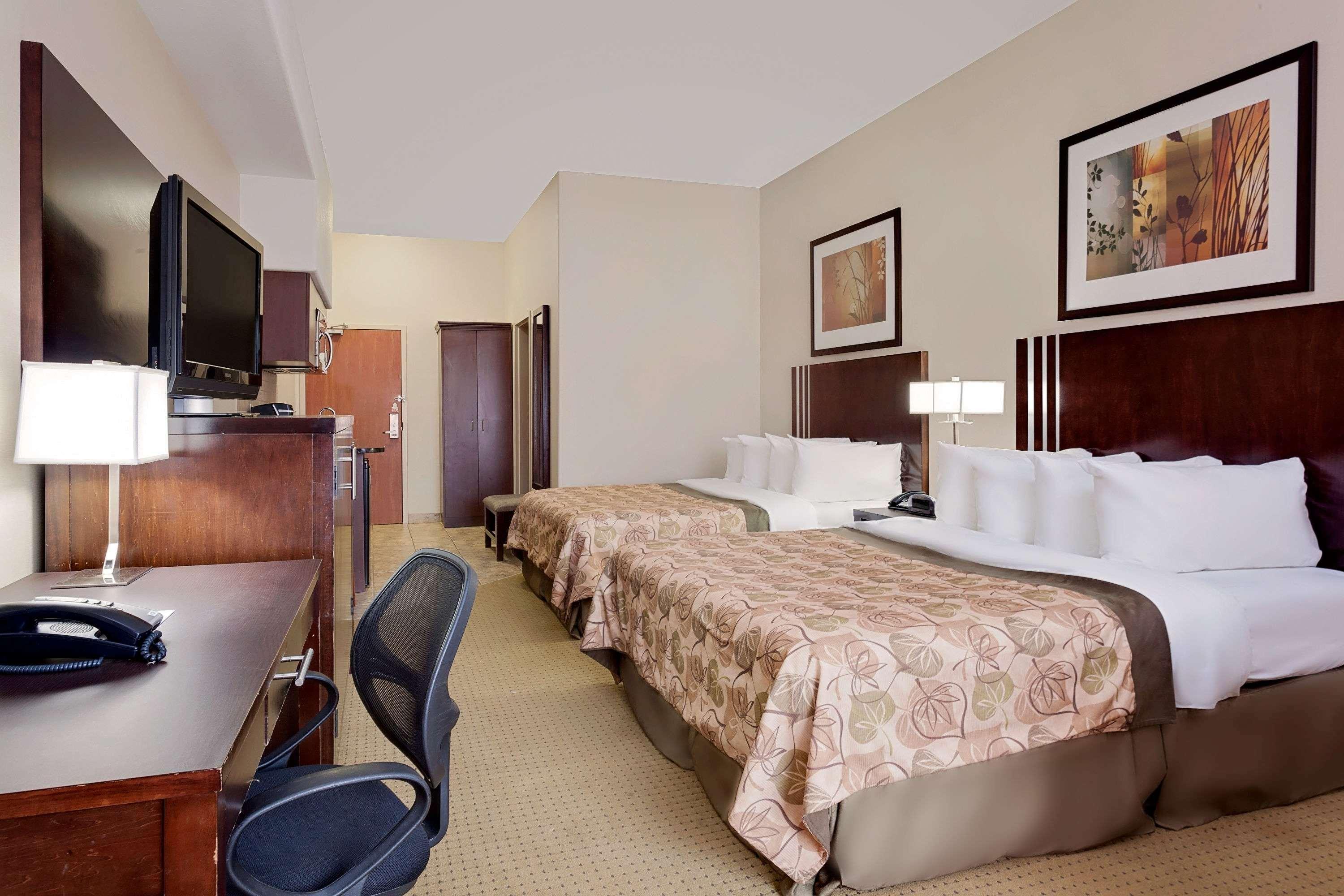 Ramada By Wyndham Lac La Biche Exterior foto