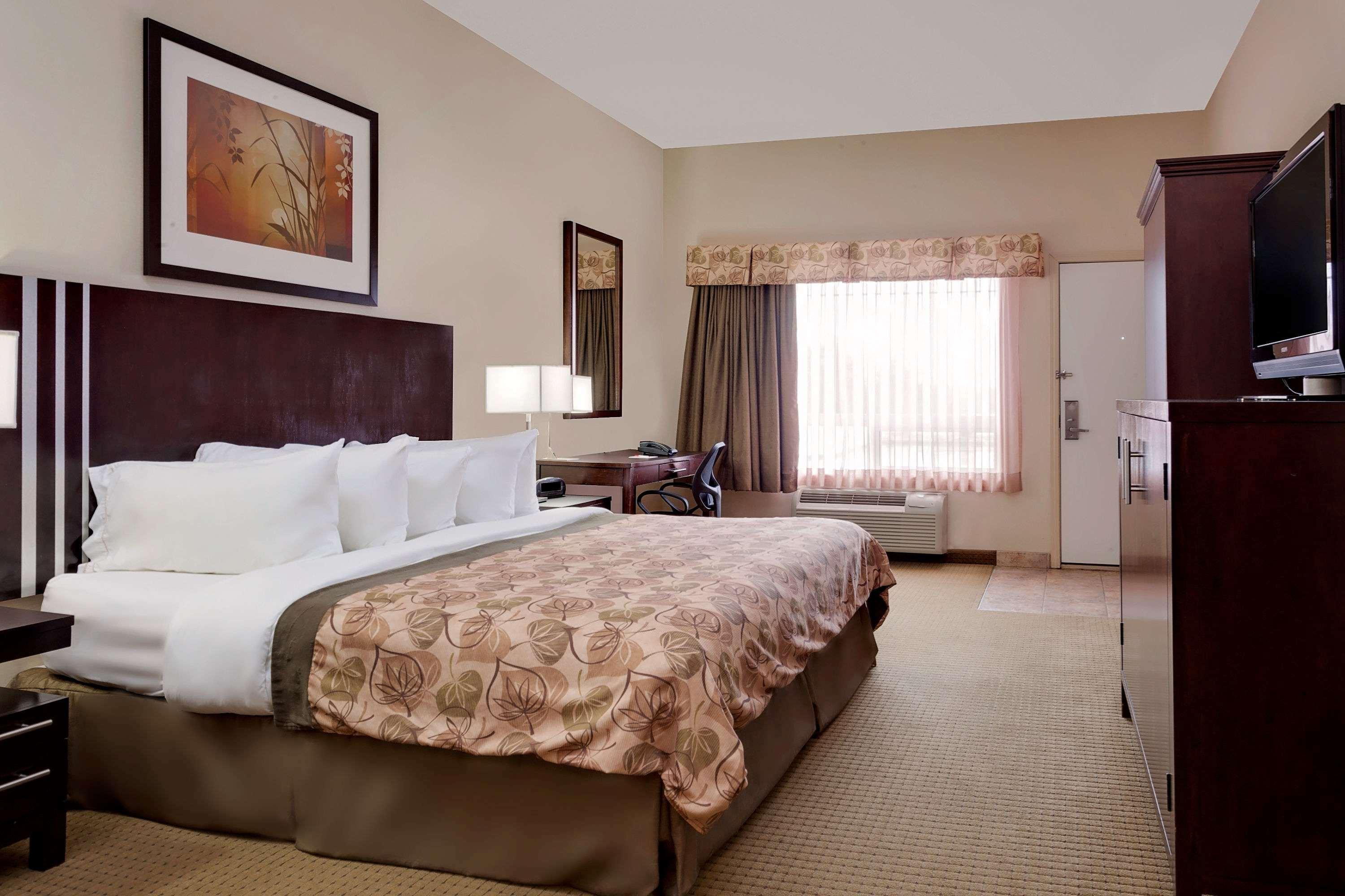 Ramada By Wyndham Lac La Biche Exterior foto