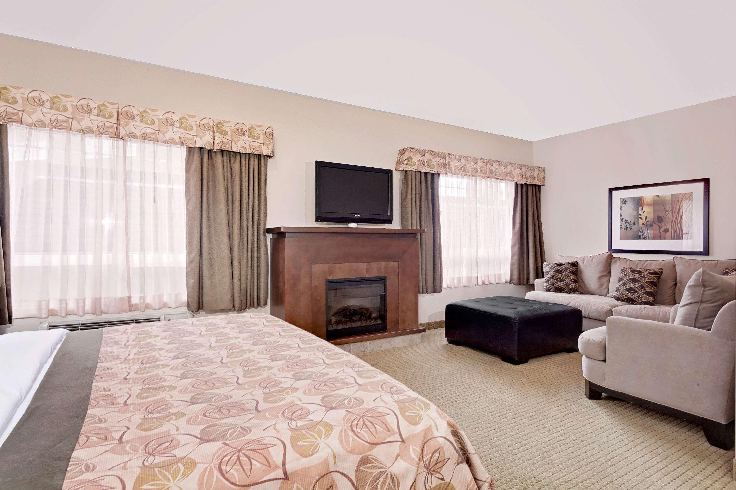 Ramada By Wyndham Lac La Biche Exterior foto
