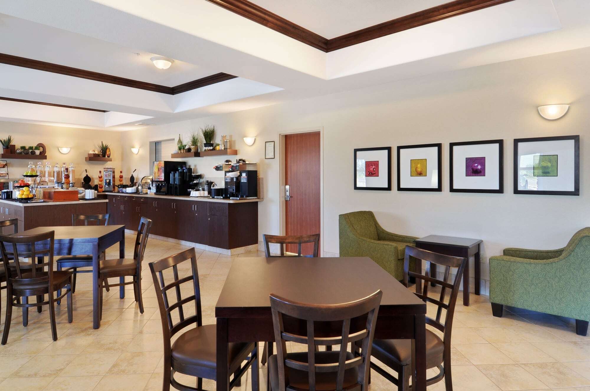 Ramada By Wyndham Lac La Biche Exterior foto
