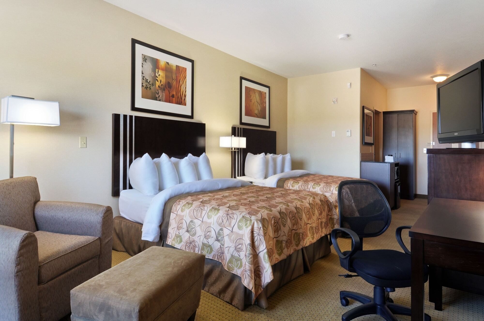 Ramada By Wyndham Lac La Biche Exterior foto