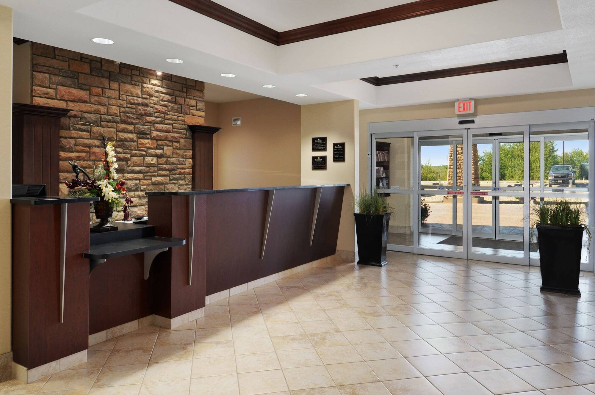 Ramada By Wyndham Lac La Biche Exterior foto